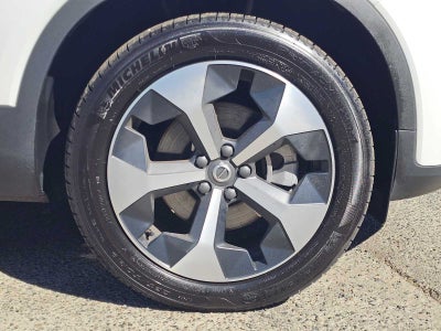 2025 Volvo XC40 Core Bright Theme