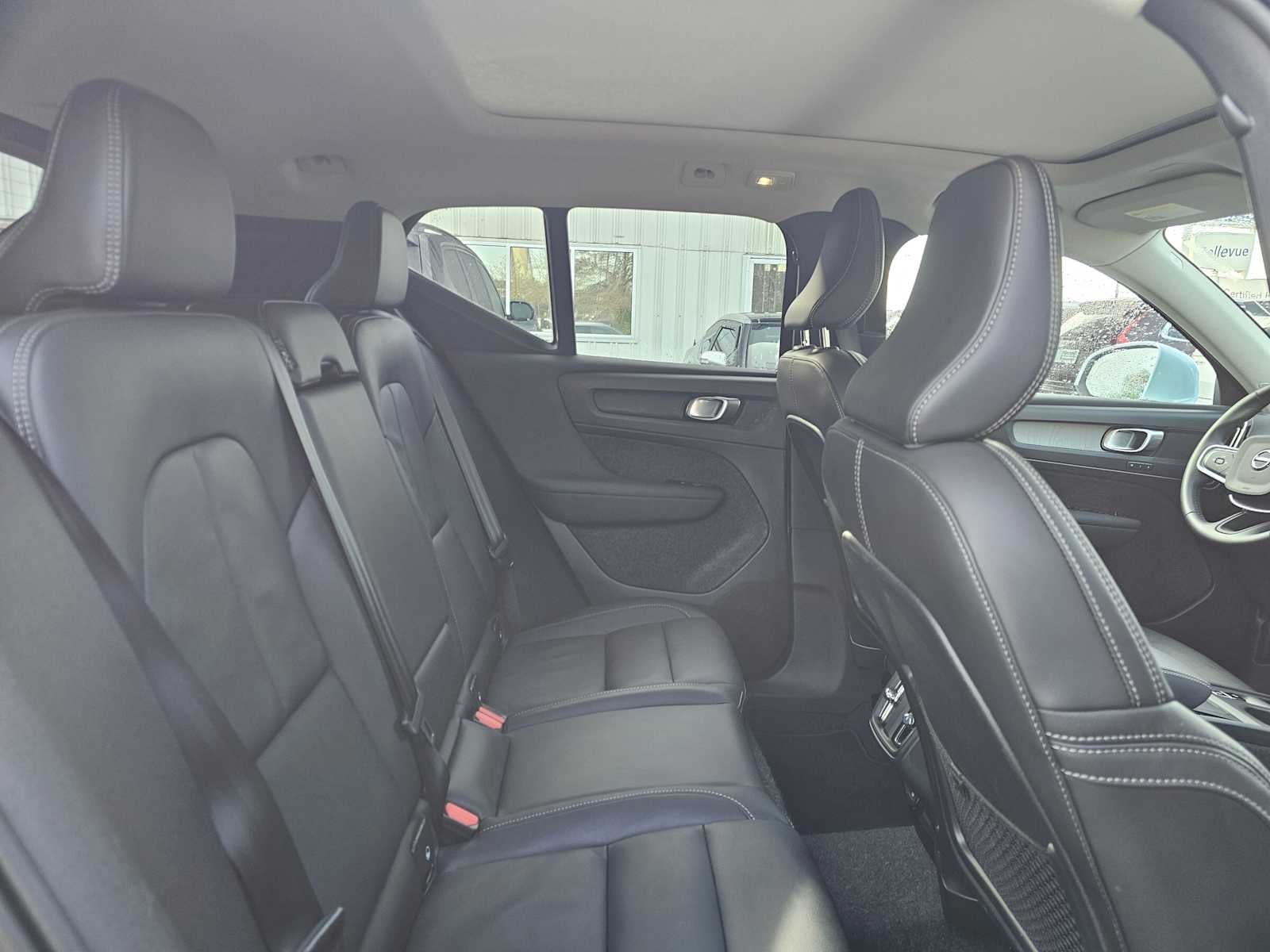 2025 Volvo XC40 Core Bright Theme