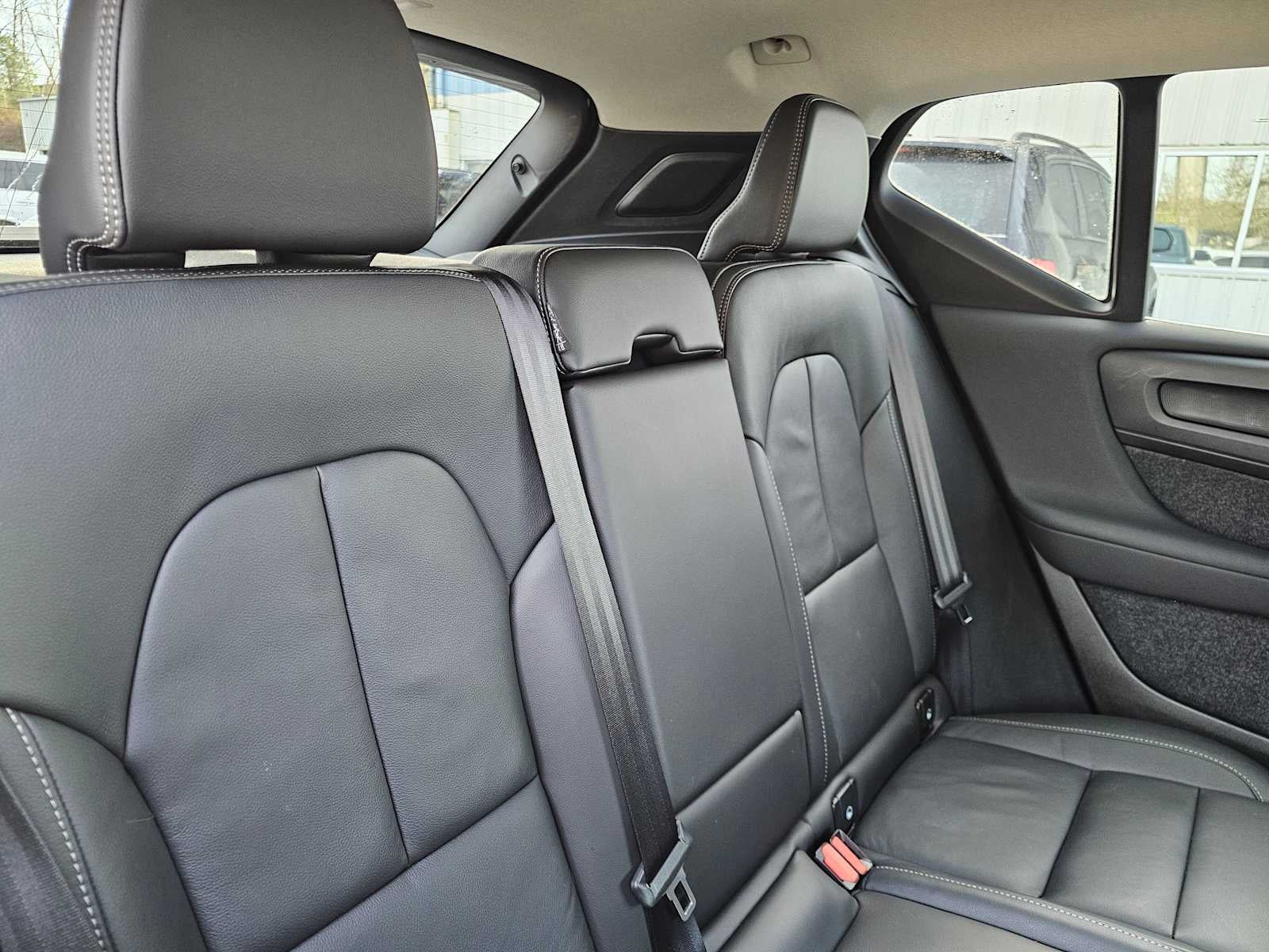 2025 Volvo XC40 Core Bright Theme