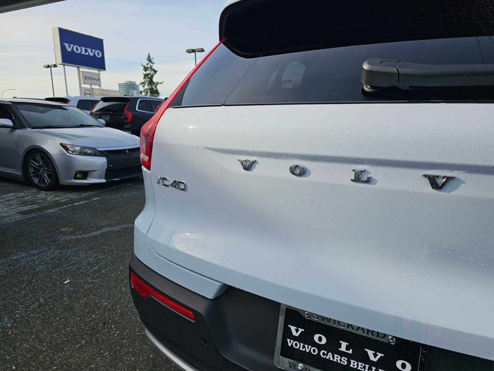 2025 Volvo XC40 Core Bright Theme