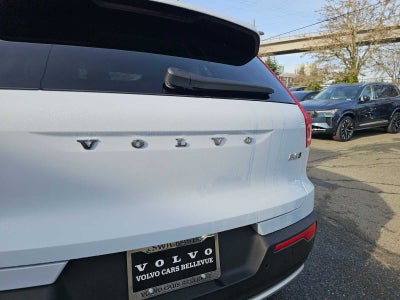 2025 Volvo XC40 Core Bright Theme