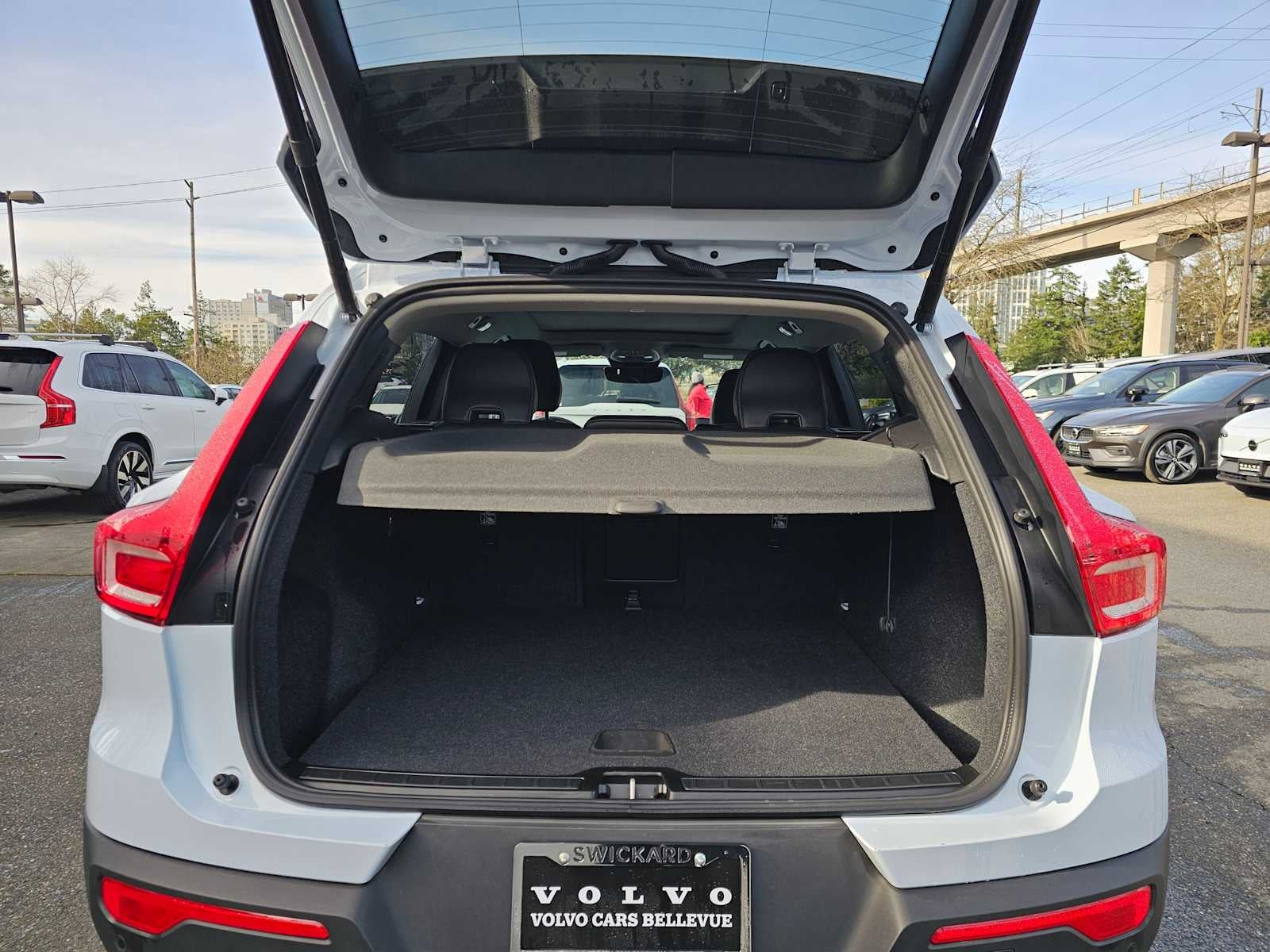 2025 Volvo XC40 Core Bright Theme