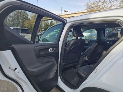 2025 Volvo XC40 Core Bright Theme