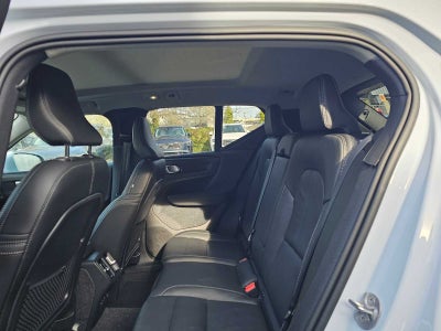 2025 Volvo XC40 Core Bright Theme