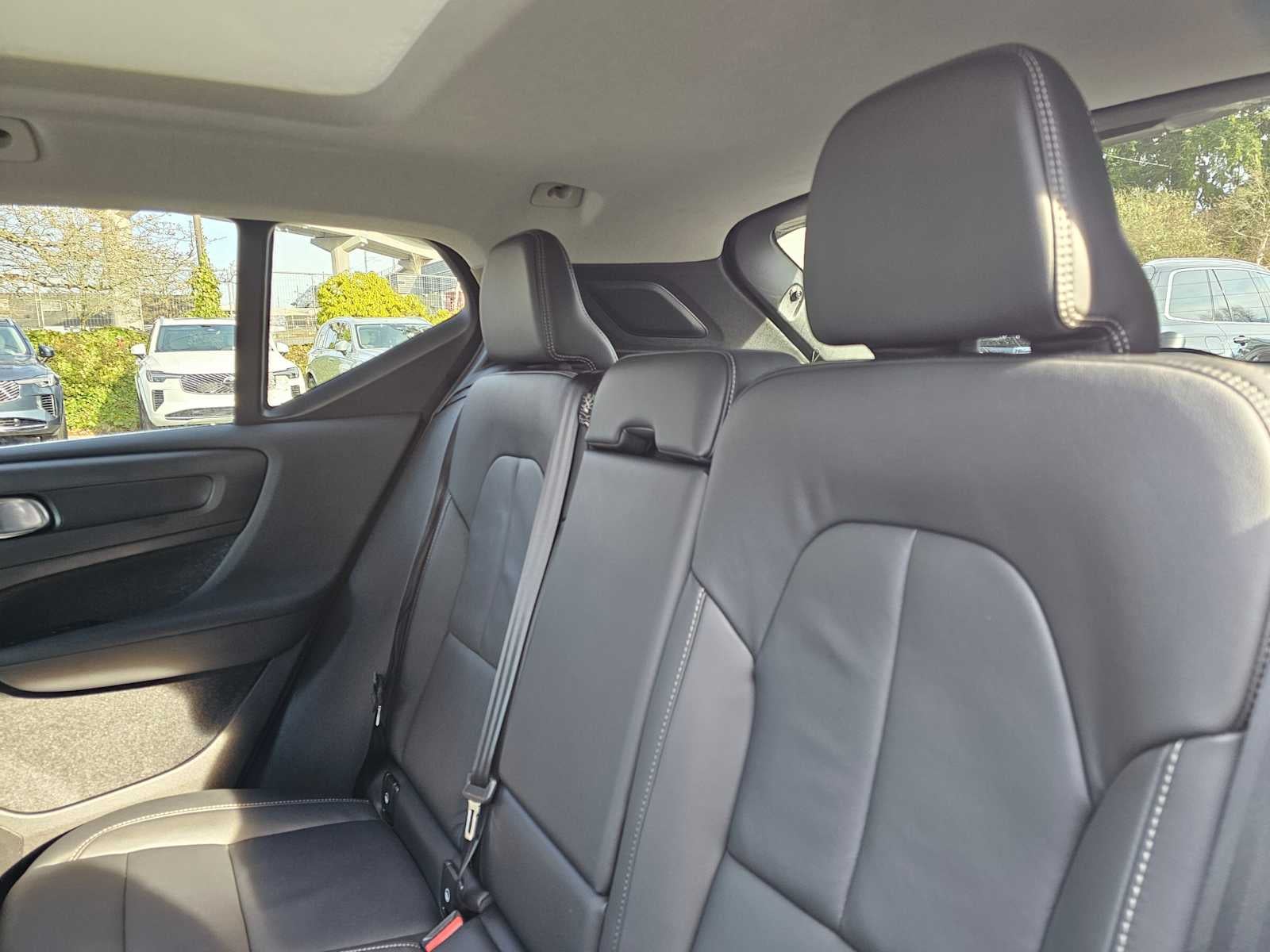 2025 Volvo XC40 Core Bright Theme