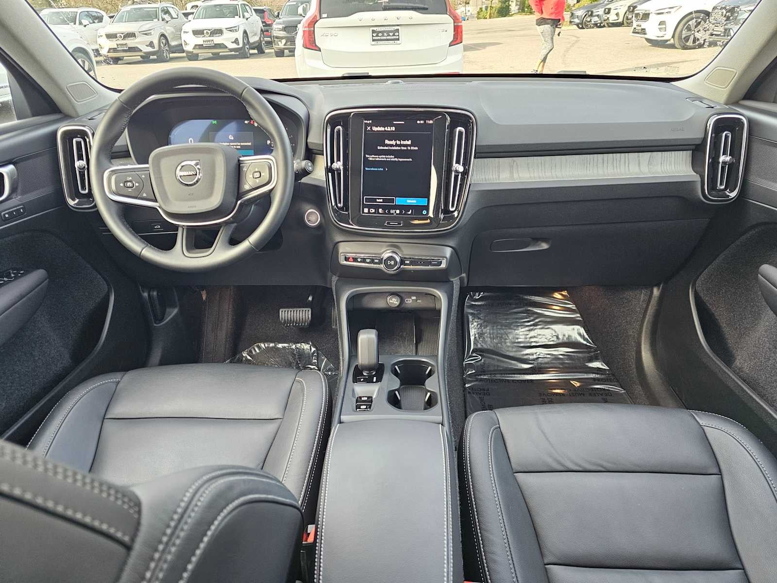 2025 Volvo XC40 Core Bright Theme