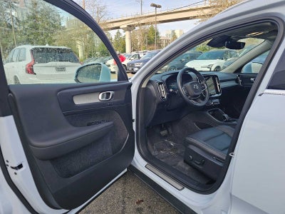 2025 Volvo XC40 Core Bright Theme
