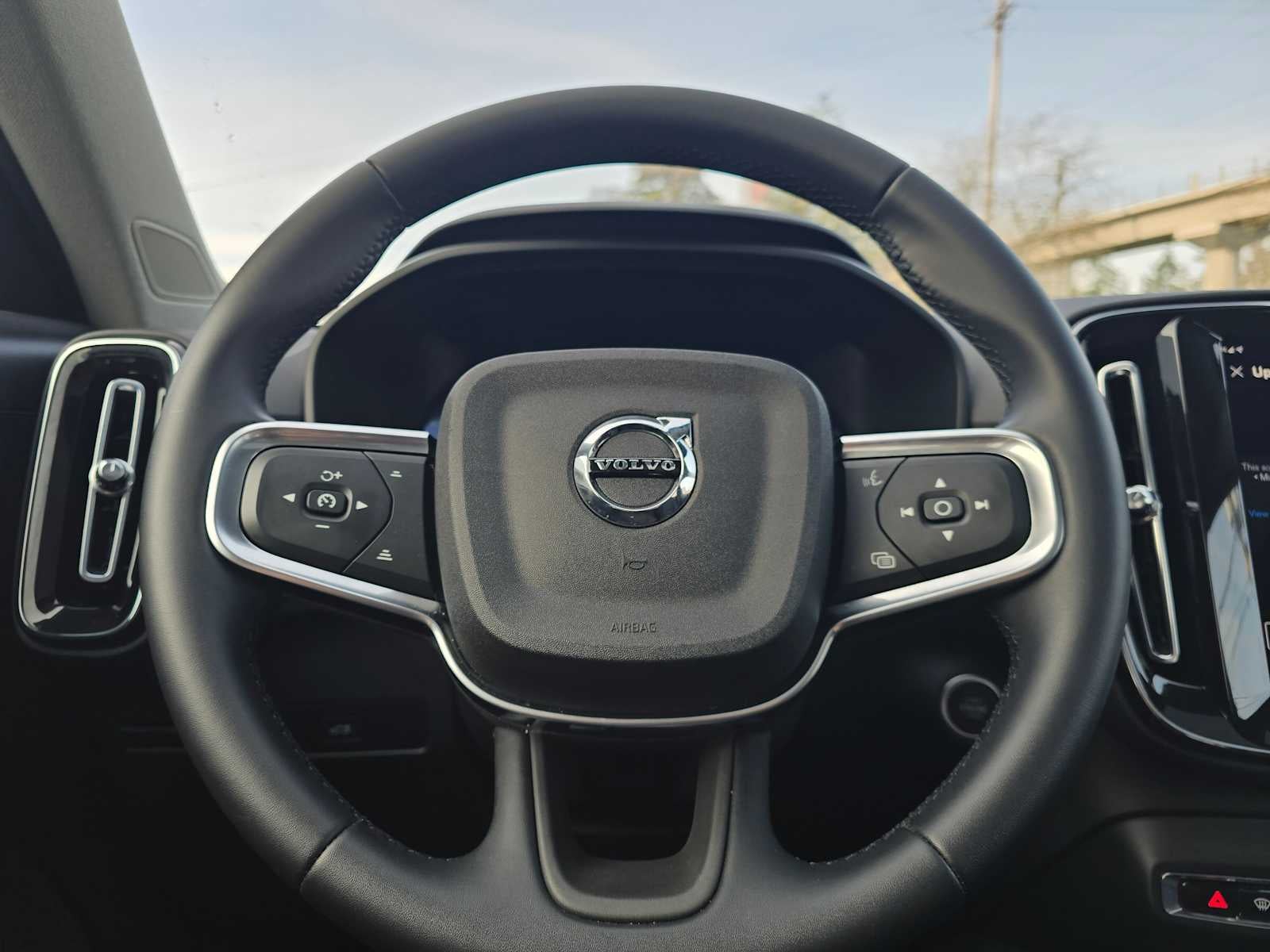 2025 Volvo XC40 Core Bright Theme