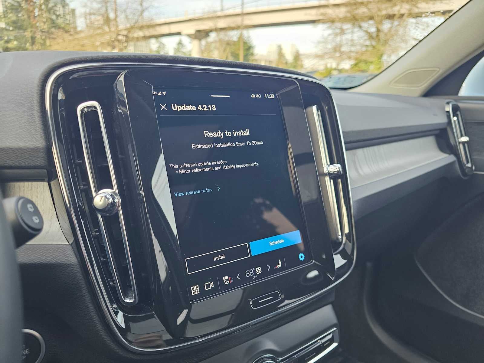 2025 Volvo XC40 Core Bright Theme