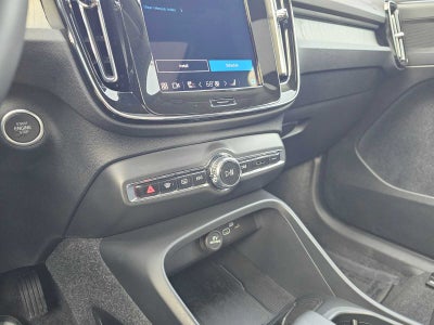2025 Volvo XC40 Core Bright Theme