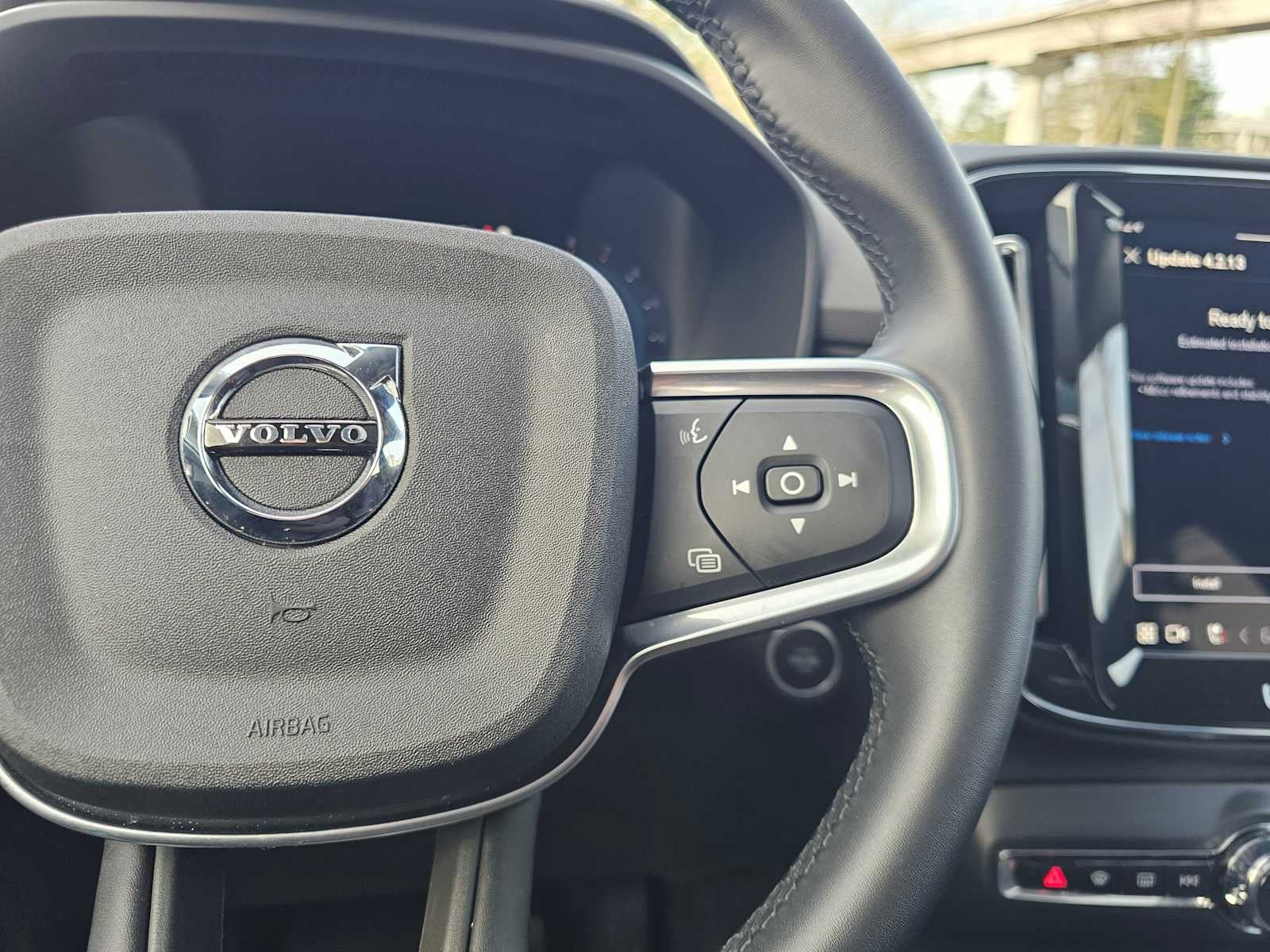 2025 Volvo XC40 Core Bright Theme