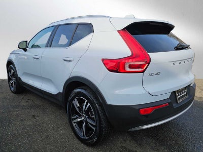 2025 Volvo XC40 Core Bright Theme