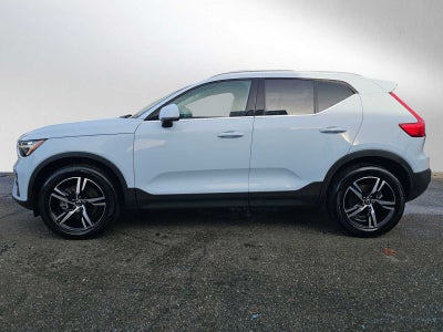 2025 Volvo XC40 Core Bright Theme