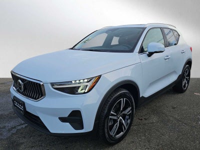2025 Volvo XC40 Core Bright Theme