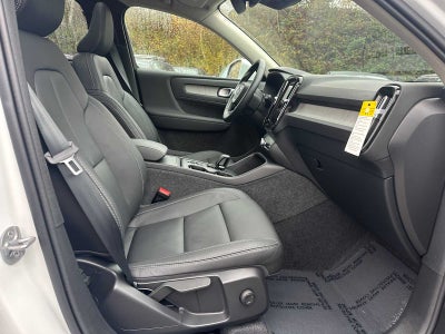 2025 Volvo XC40 Core Bright Theme