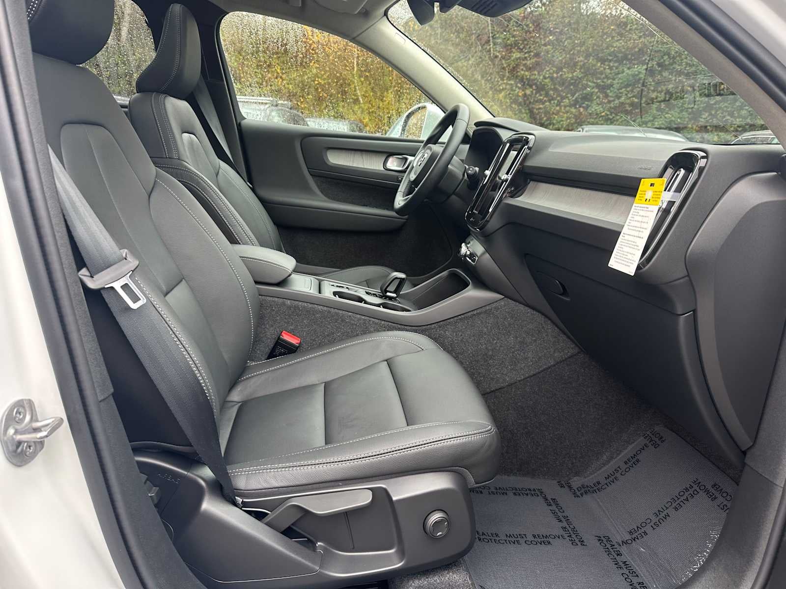 2025 Volvo XC40 Core Bright Theme