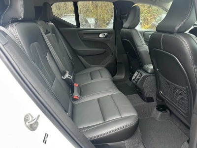 2025 Volvo XC40 Core Bright Theme