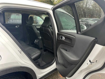 2025 Volvo XC40 Core Bright Theme