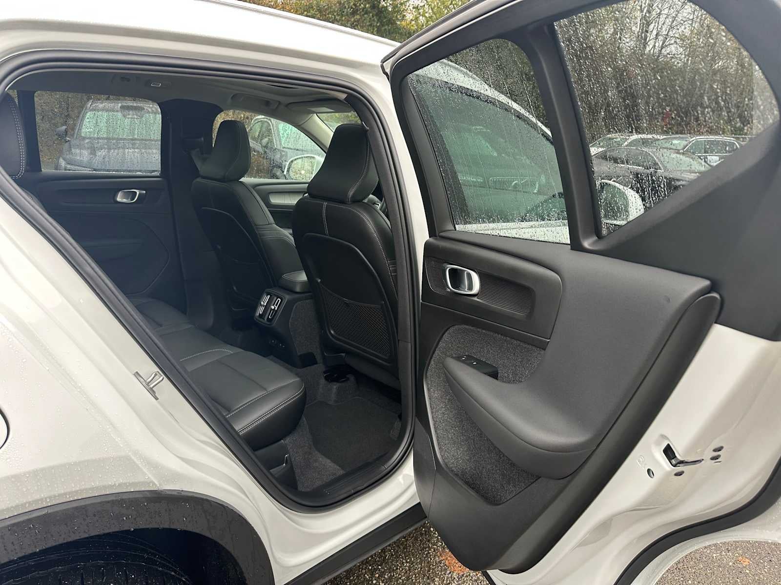 2025 Volvo XC40 Core Bright Theme