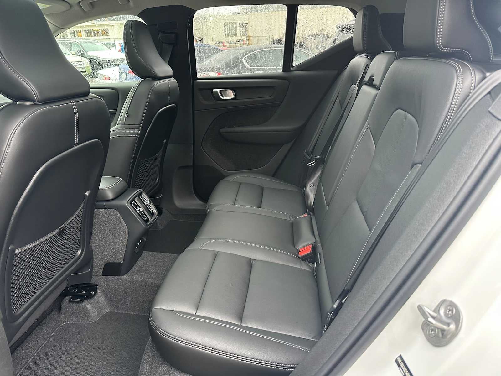 2025 Volvo XC40 Core Bright Theme