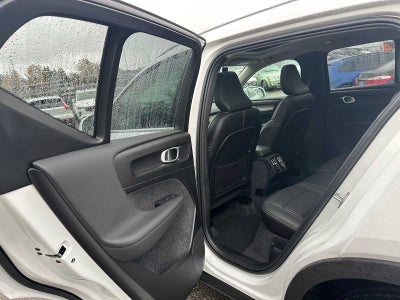 2025 Volvo XC40 Core Bright Theme