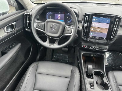 2025 Volvo XC40 Core Bright Theme