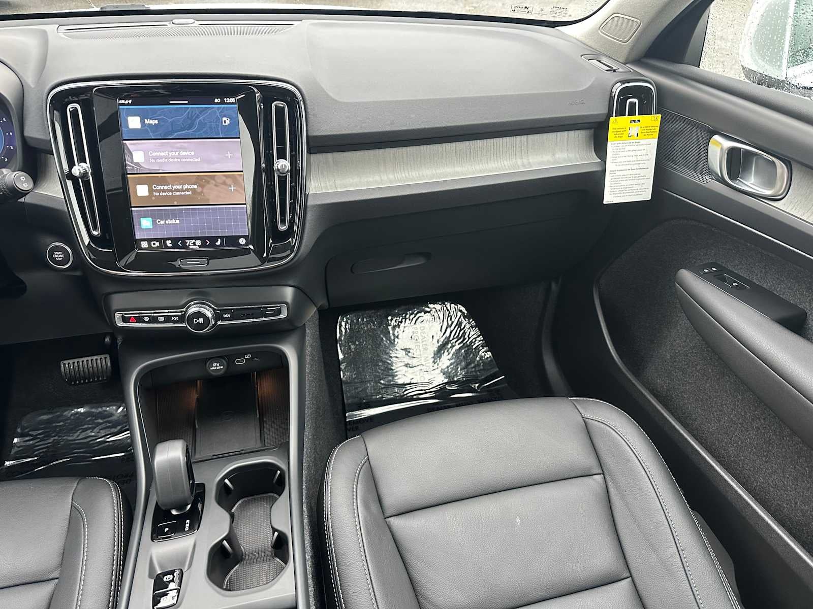 2025 Volvo XC40 Core Bright Theme