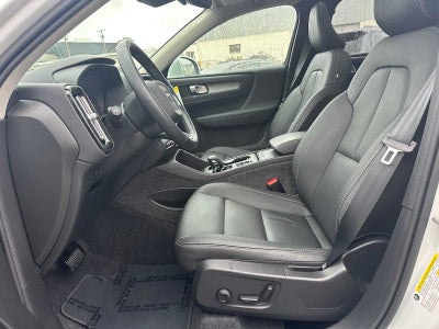 2025 Volvo XC40 Core Bright Theme