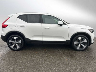 2025 Volvo XC40 Core Bright Theme
