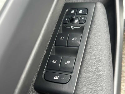 2025 Volvo XC40 Core Bright Theme