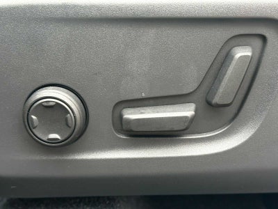 2025 Volvo XC40 Core Bright Theme