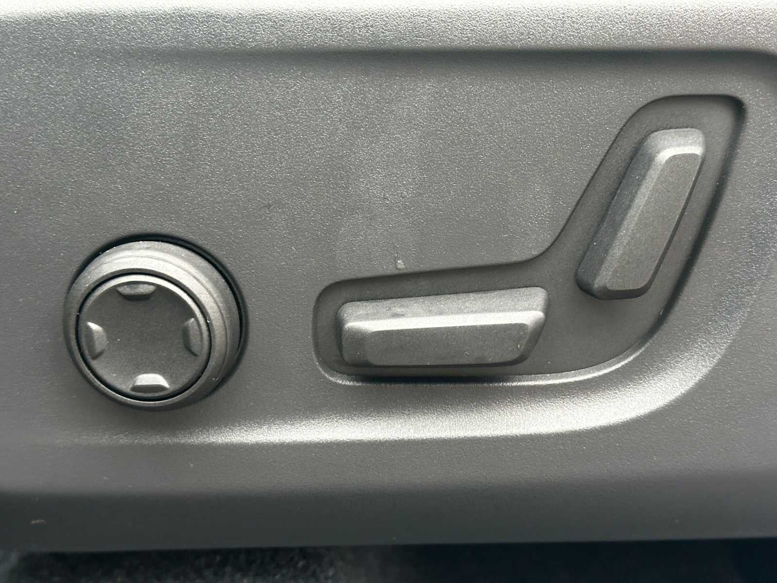 2025 Volvo XC40 Core Bright Theme