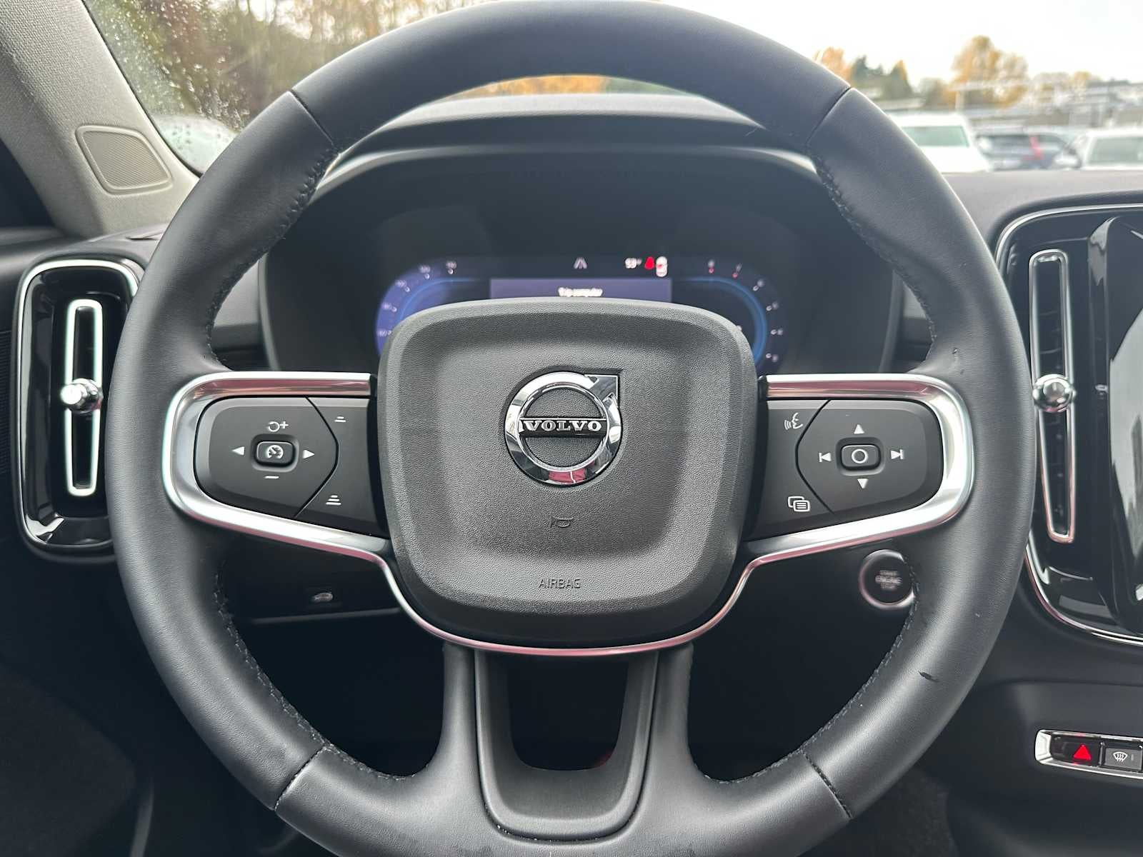 2025 Volvo XC40 Core Bright Theme