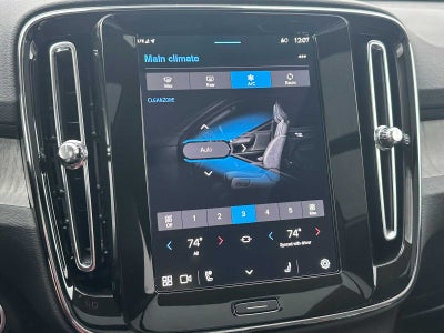2025 Volvo XC40 Core Bright Theme
