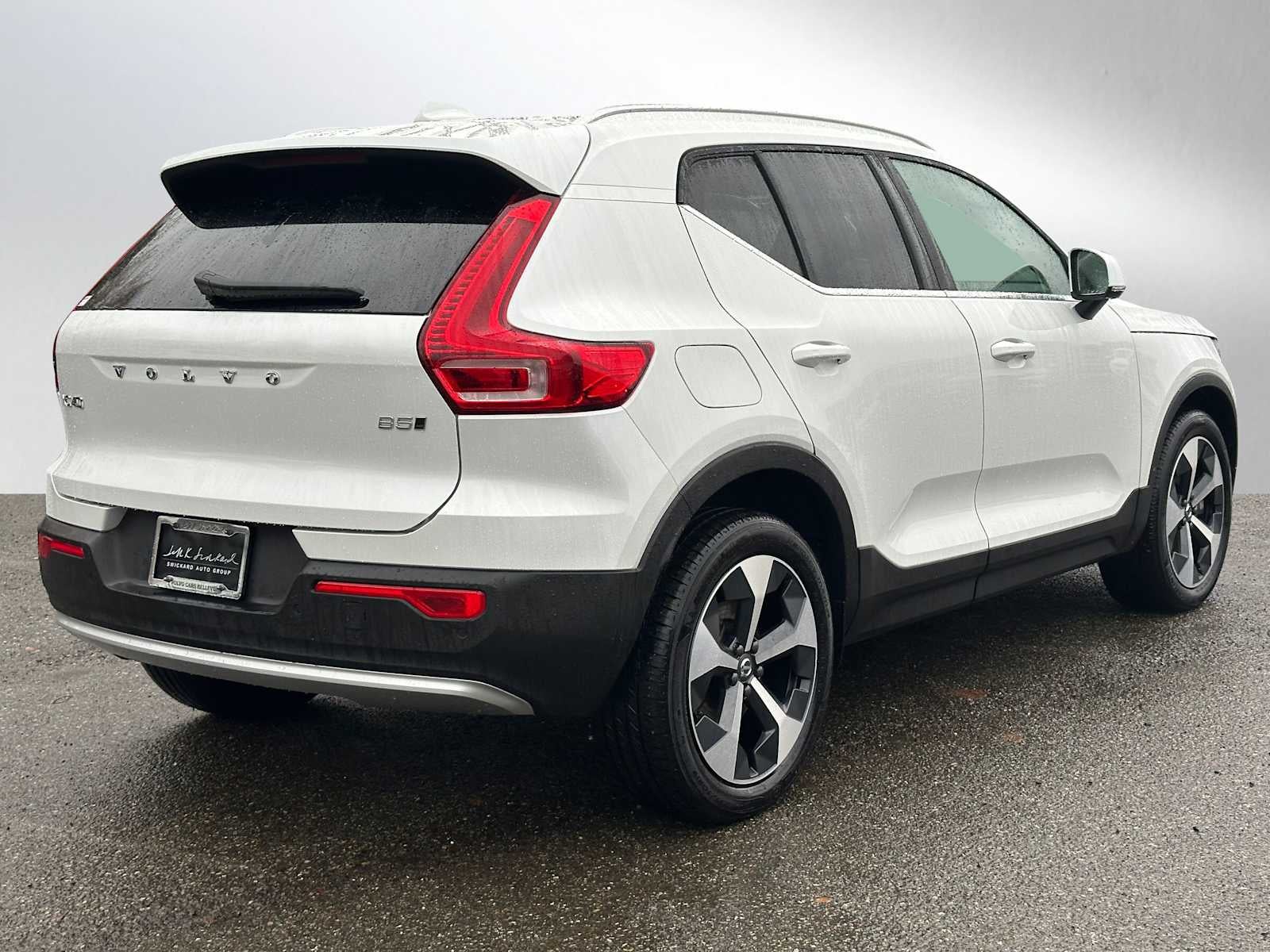 2025 Volvo XC40 Core Bright Theme