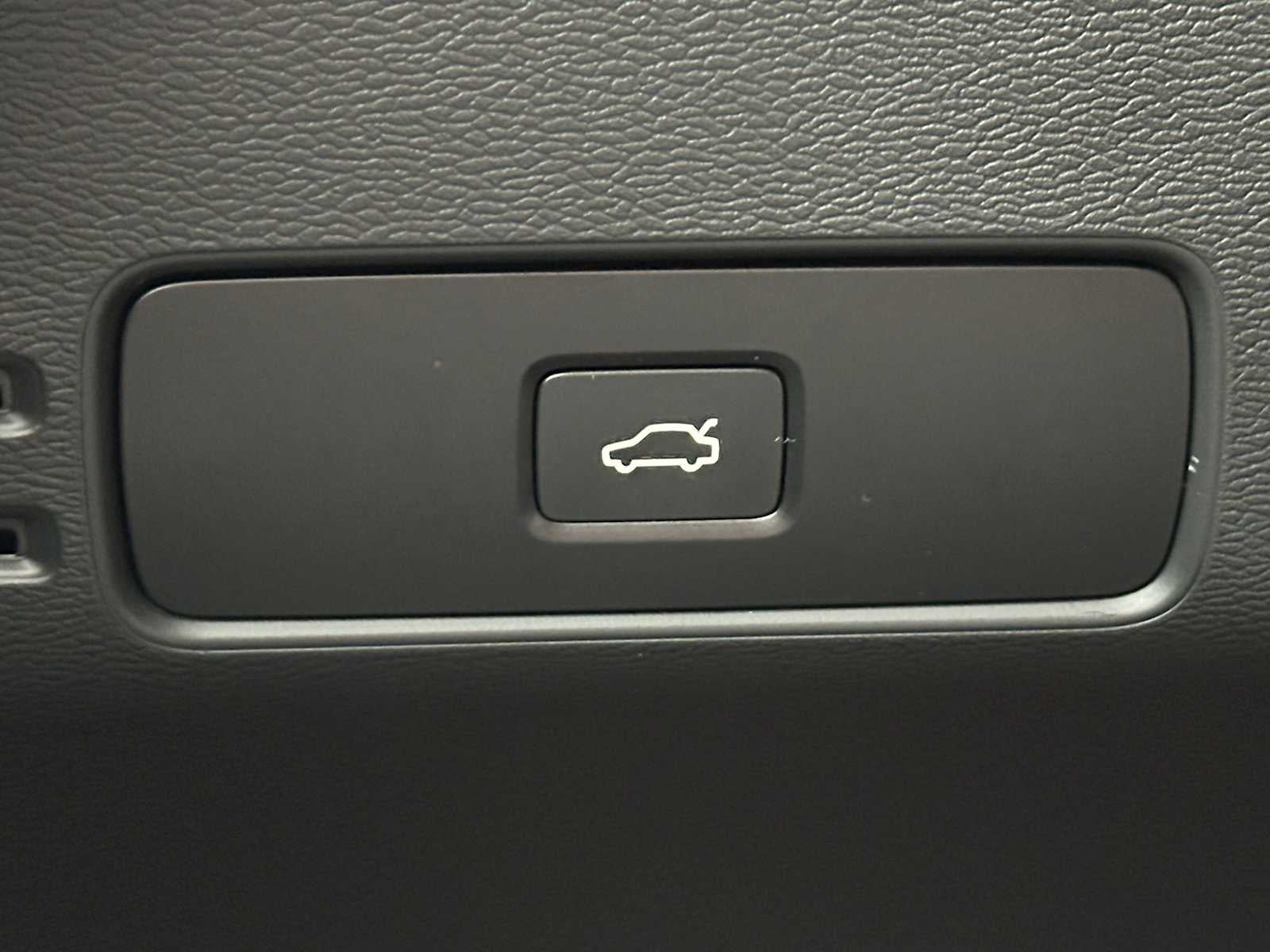 2025 Volvo XC40 Core Bright Theme