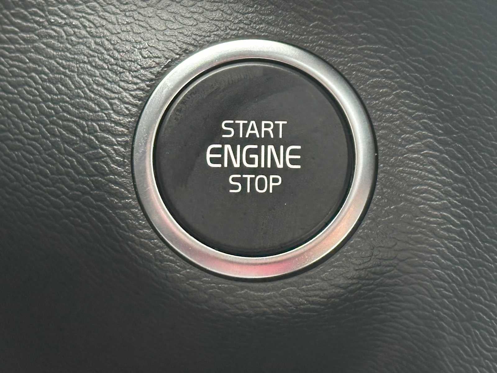 2025 Volvo XC40 Core Bright Theme