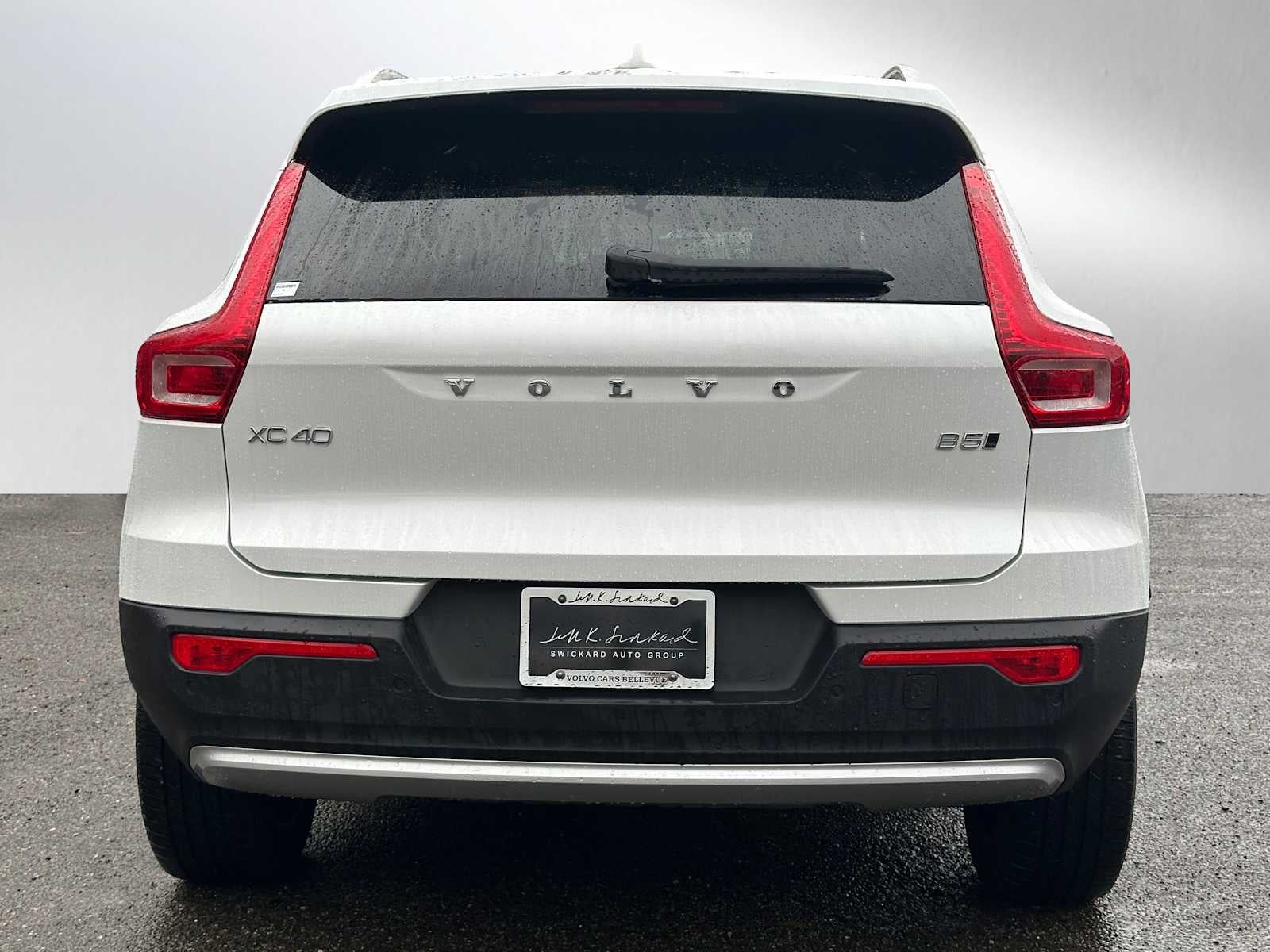 2025 Volvo XC40 Core Bright Theme