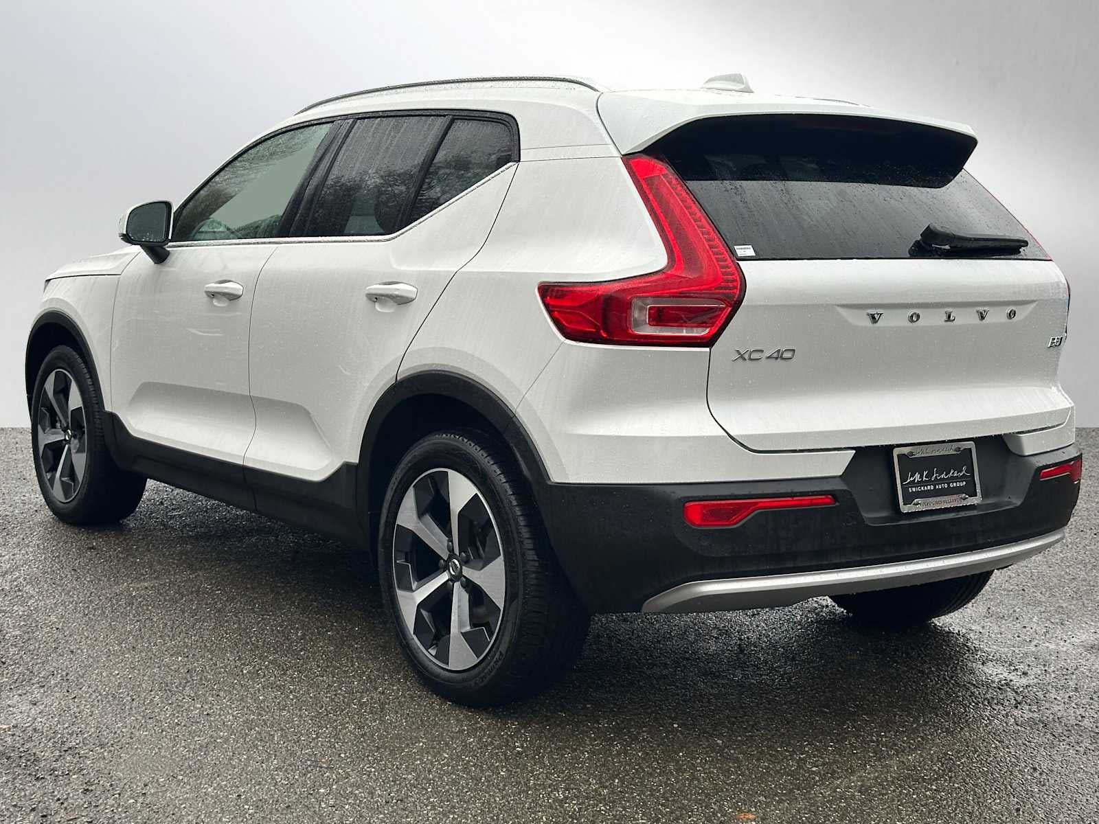 2025 Volvo XC40 Core Bright Theme