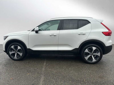 2025 Volvo XC40 Core Bright Theme