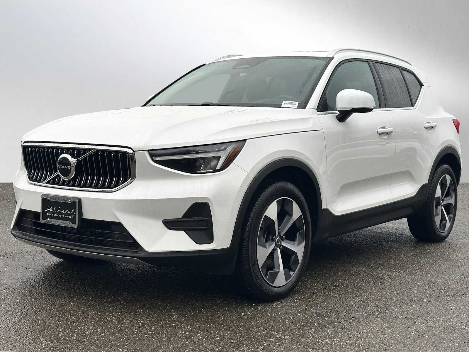 2025 Volvo XC40 Core Bright Theme