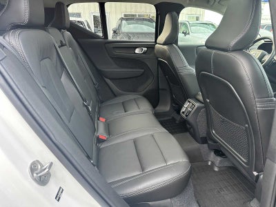 2025 Volvo XC40 Core Bright Theme