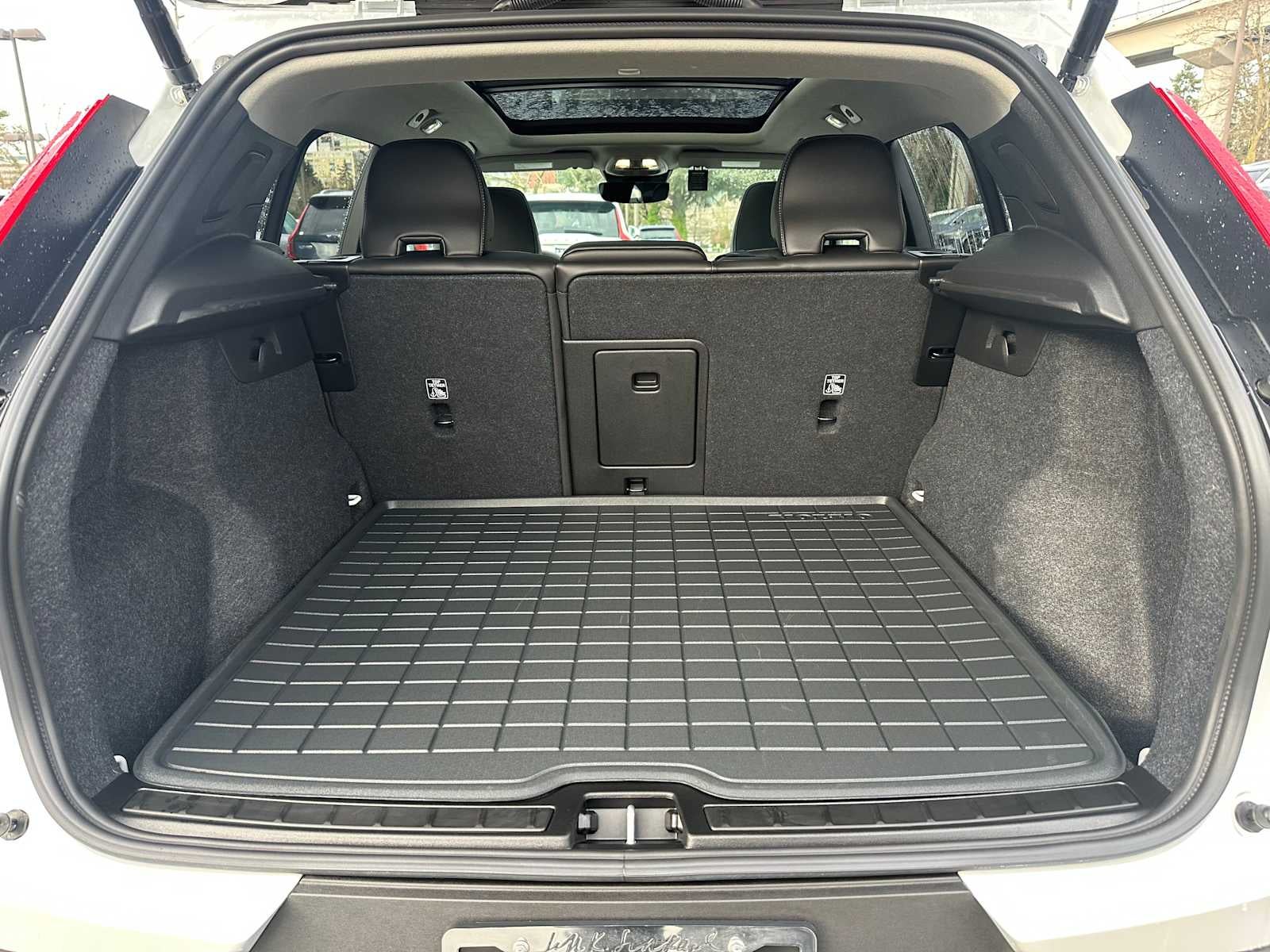 2025 Volvo XC40 Core Bright Theme