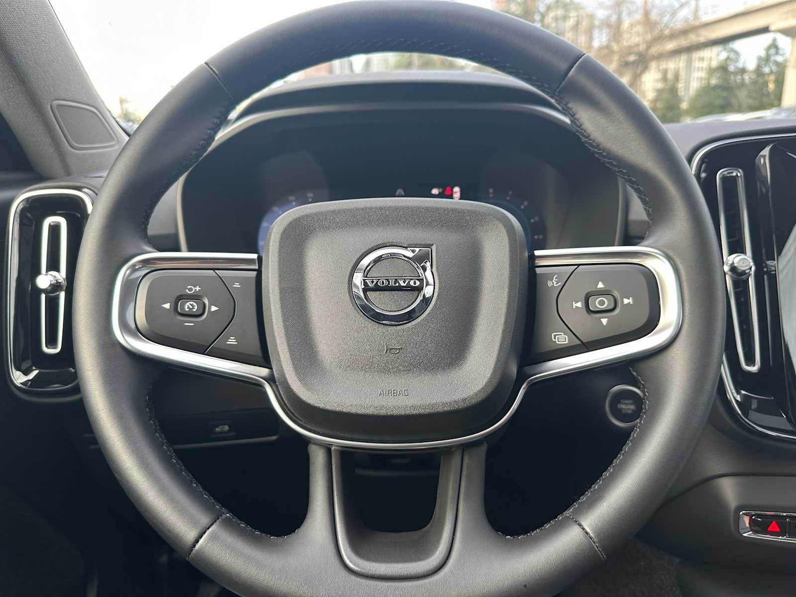 2025 Volvo XC40 Core Bright Theme