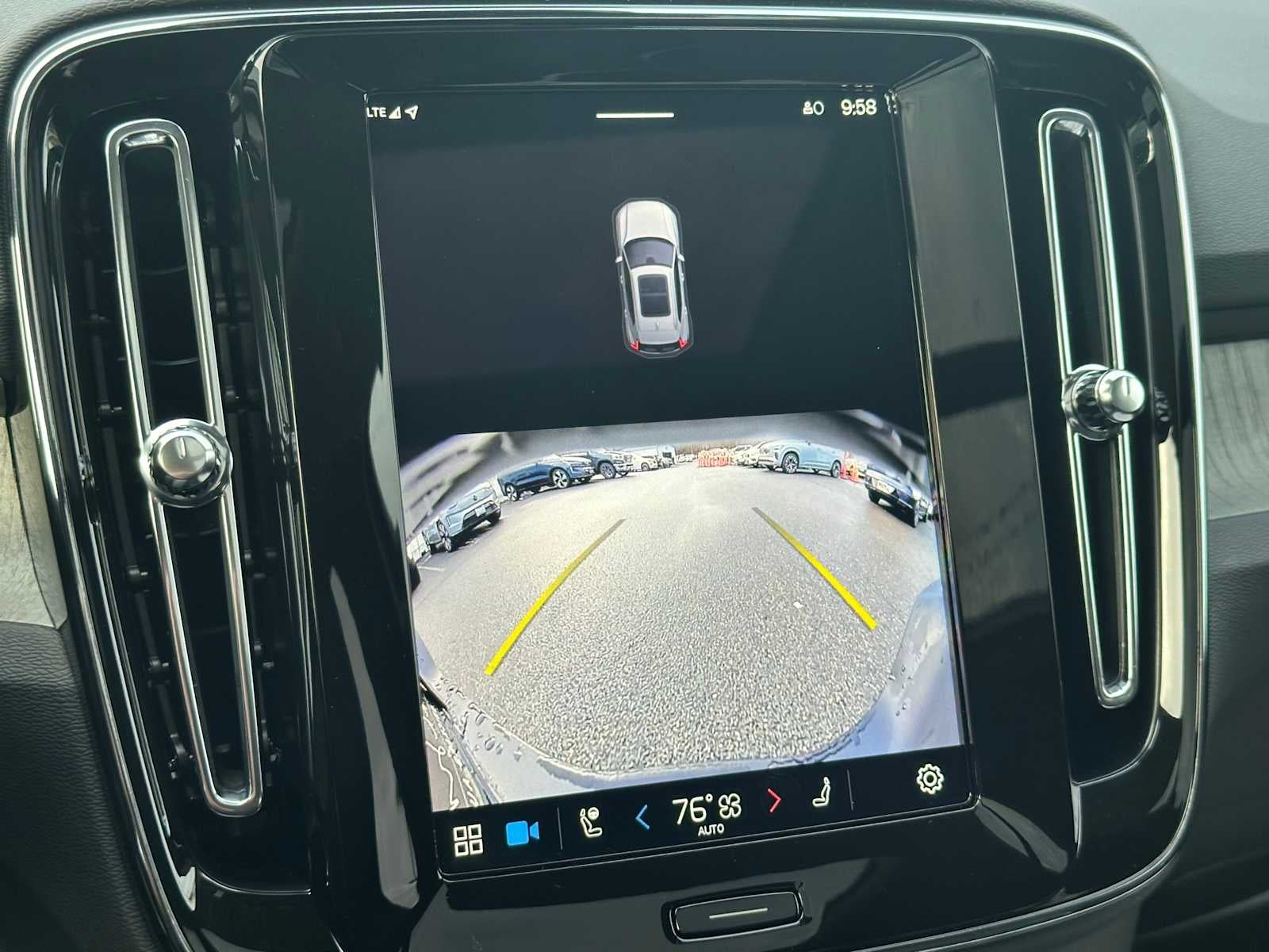 2025 Volvo XC40 Core Bright Theme