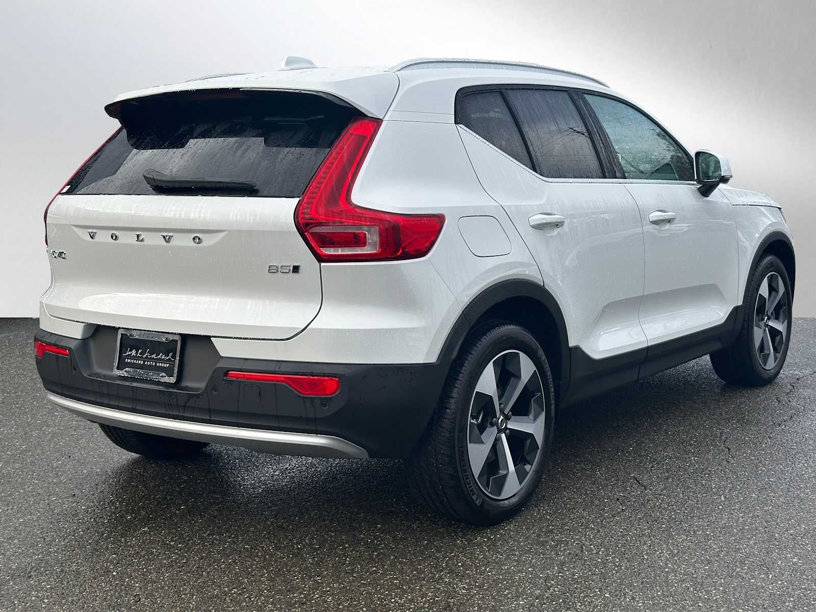 2025 Volvo XC40 Core Bright Theme