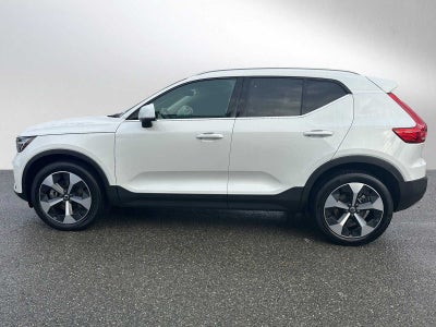 2025 Volvo XC40 Core Bright Theme