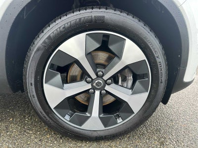 2025 Volvo XC40 Core Bright Theme