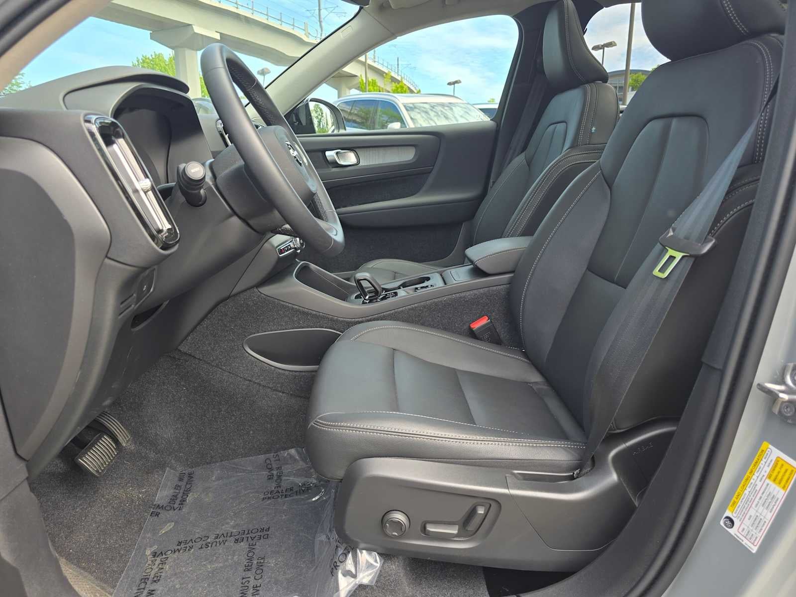 2026 Volvo XC40 Core