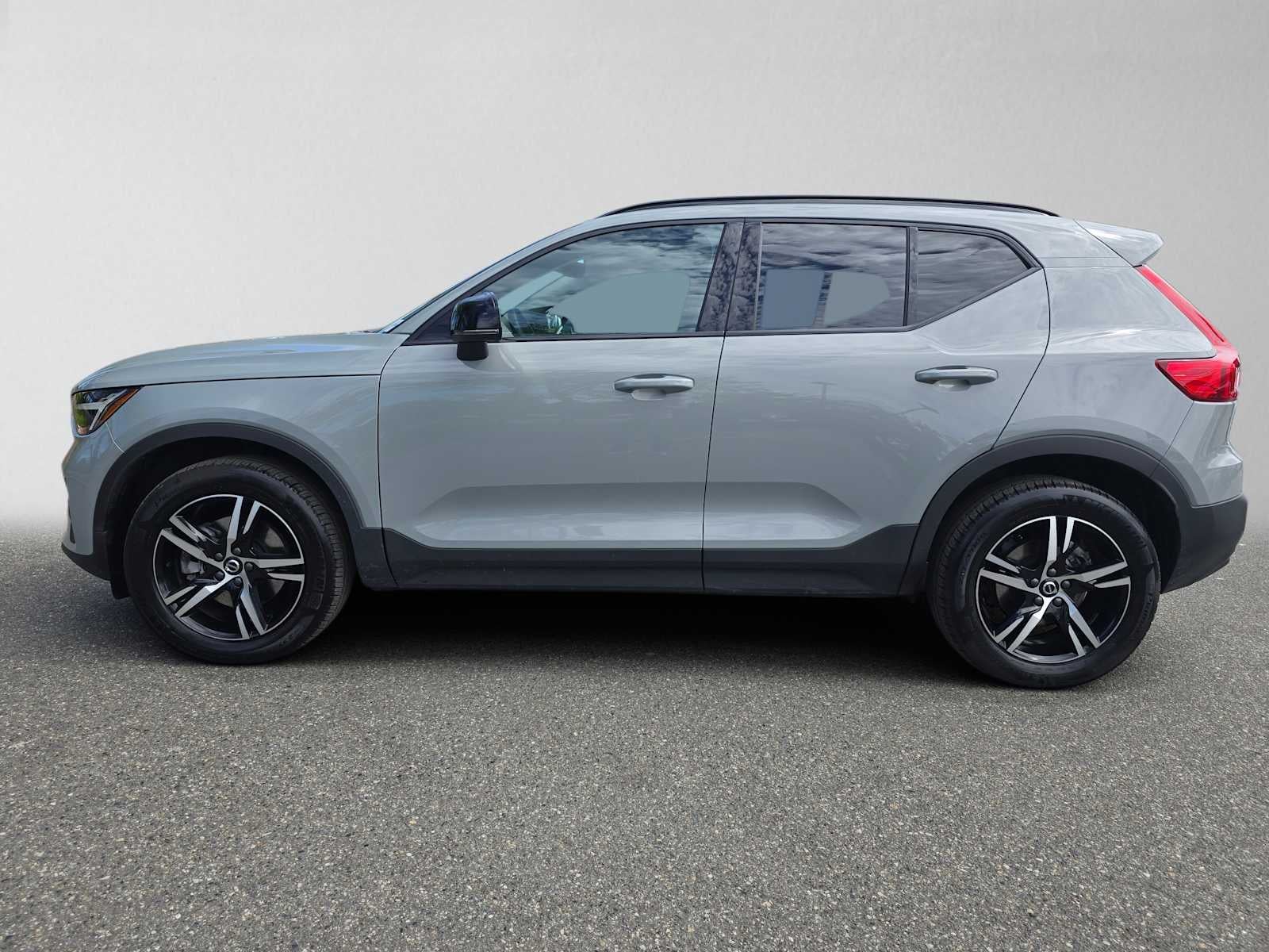 2026 Volvo XC40 Core